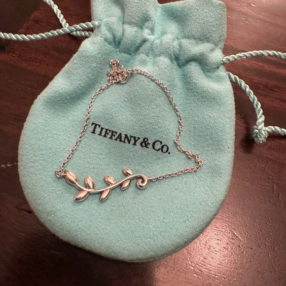 Tiffany’s olive branch bracelet - Picture 2 of 3